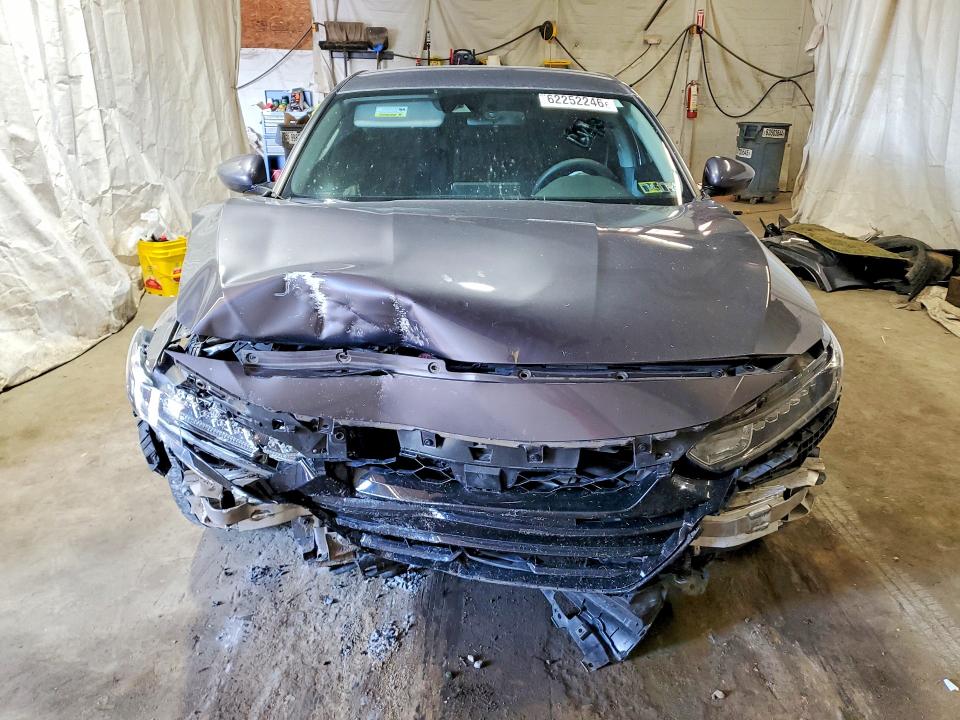 62252246 :رقم المزاد ، 1HGCV1F18KA076939 vin ، 2019 Honda Accord مزاد بيع