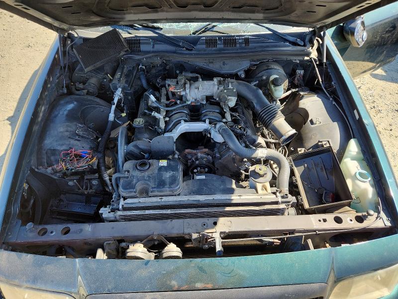 2006 Ford Crown Victoria მანქანა იყიდება აუქციონზე, vin: 2FAFP71WX6X131664, აუქციონის ნომერი: 59998086