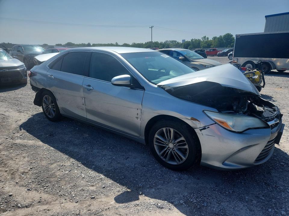 62400676 :رقم المزاد ، 4T1BF1FK4GU570880 vin ، 2016 Toyota Camry مزاد بيع