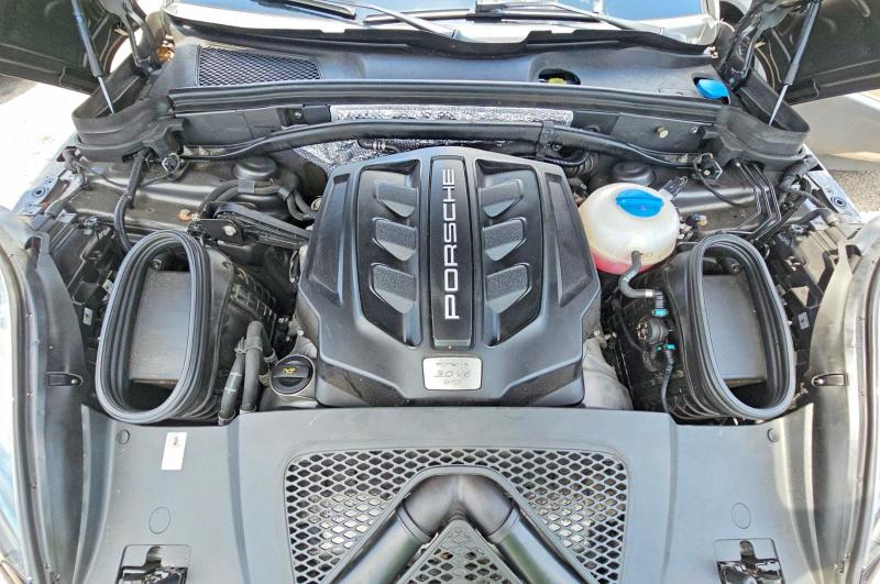 60633866 :رقم المزاد ، WP1AG2A59JLB62312 vin ، 2018 Porsche Macan مزاد بيع