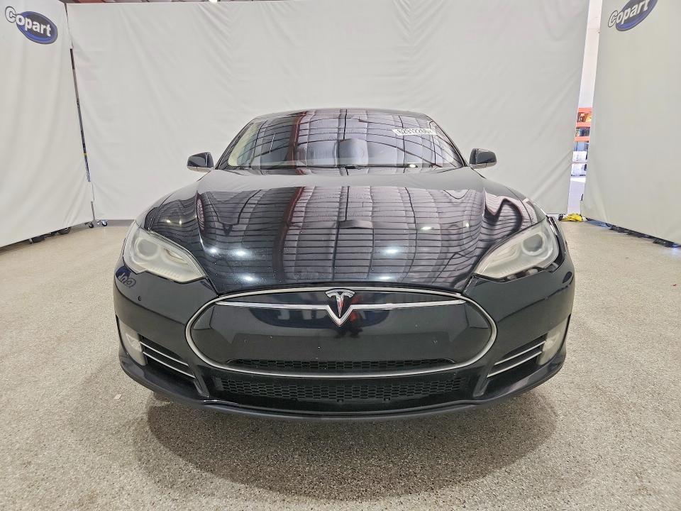 2014 Tesla Model S მანქანა იყიდება აუქციონზე, vin: 5YJSA1H19EFP45251, აუქციონის ნომერი: 62912266