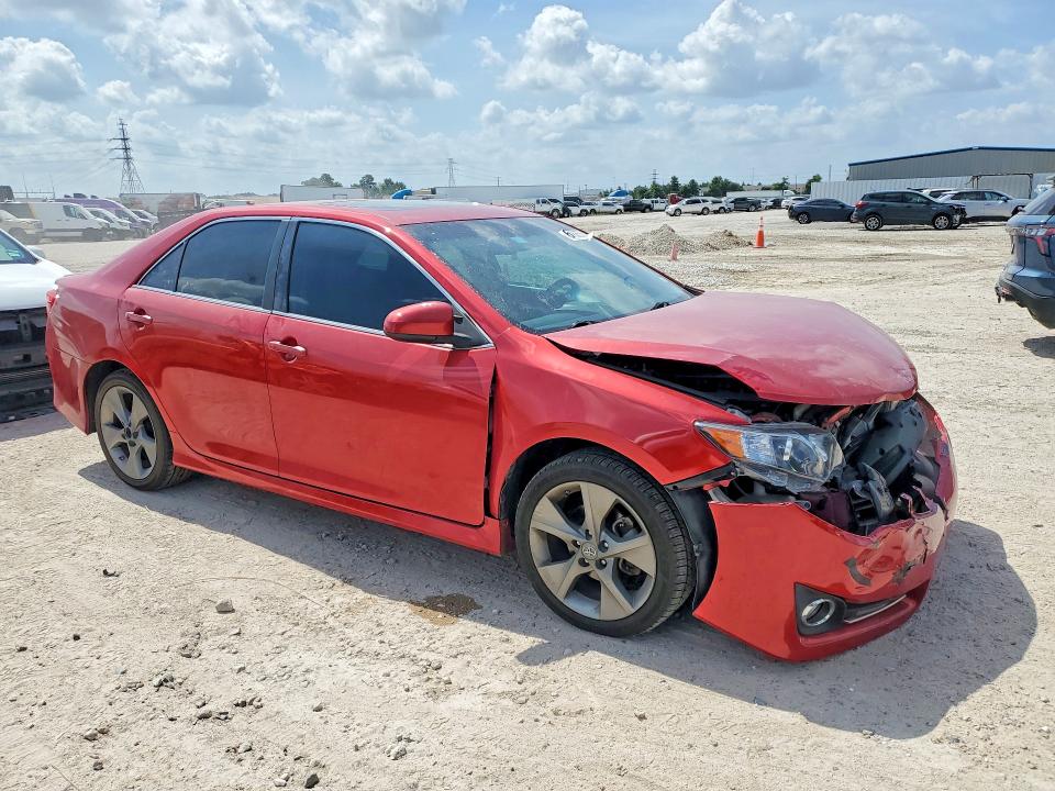 62768526 :رقم المزاد ، 4T1BF1FK2EU819741 vin ، 2014 Toyota Camry مزاد بيع