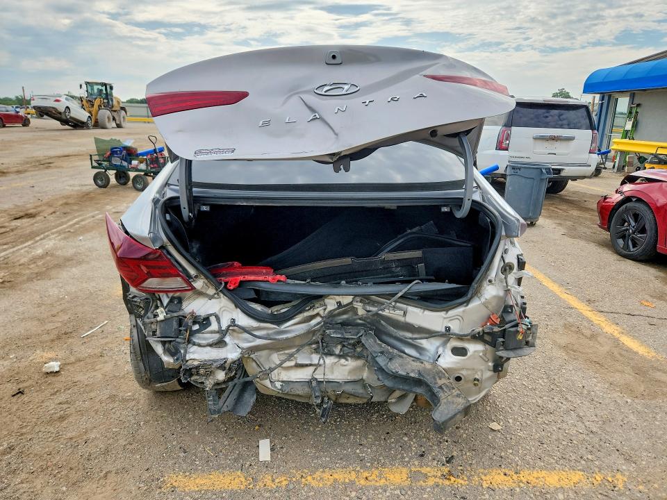 2020 Hyundai Elantra მანქანა იყიდება აუქციონზე, vin: KMHD84LF0LU011011, აუქციონის ნომერი: 61433736