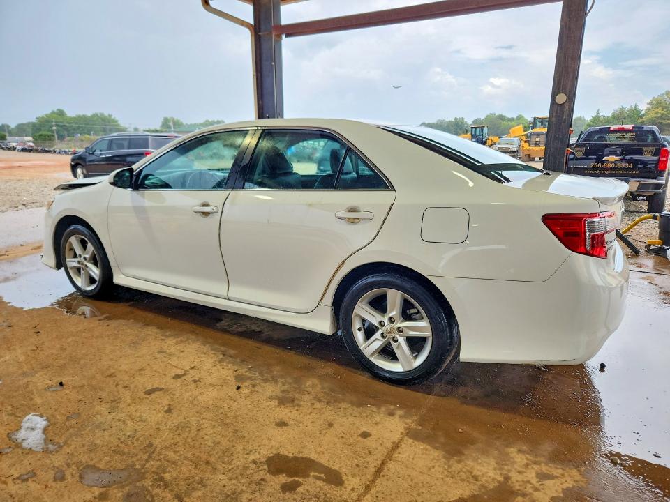 60937706 :رقم المزاد ، 4T1BF1FKXEU727616 vin ، 2014 Toyota Camry مزاد بيع