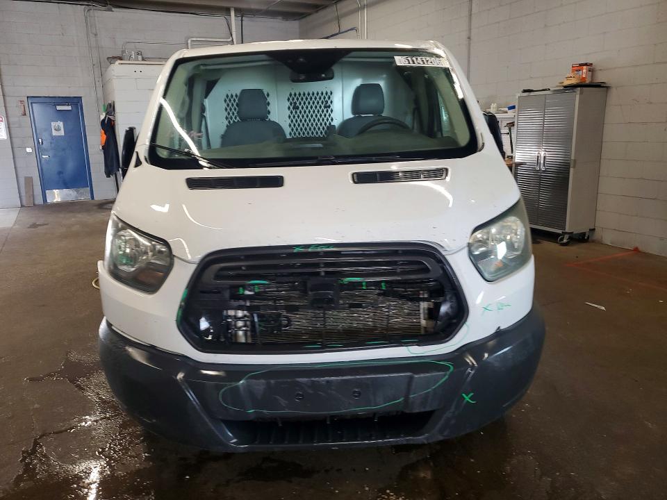 61141206 :رقم المزاد ، 1FTYE1YM2GKA83415 vin ، 2016 Ford Transit مزاد بيع