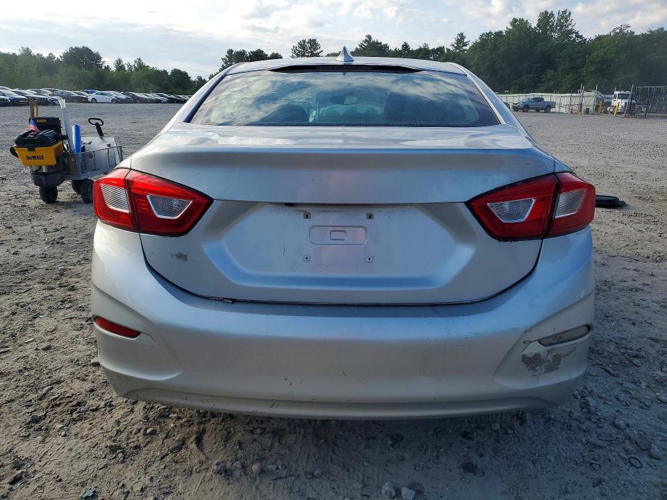 62629956 :رقم المزاد ، 1G1BF5SM2J7201095 vin ، 2018 Chevrolet Cruze مزاد بيع