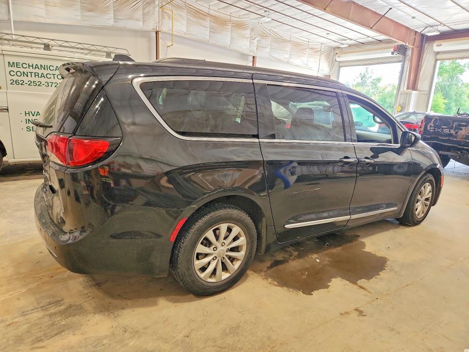 58395276 :رقم المزاد ، 2C4RC1BG1HR553644 vin ، 2017 Chrysler Pacifica مزاد بيع