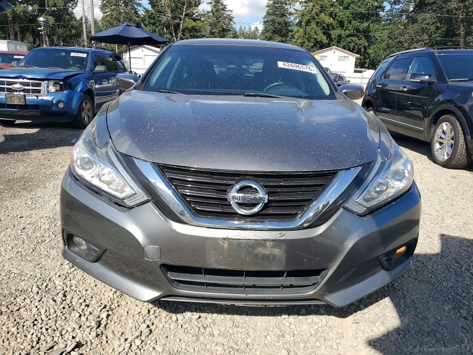 62696576 :رقم المزاد ، 1N4AL3AP2JC175557 vin ، 2018 Nissan Altima مزاد بيع