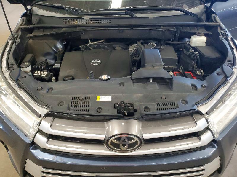 60934686 :رقم المزاد ، 5TDJZRFHXKS708977 vin ، 2019 Toyota Highlander مزاد بيع