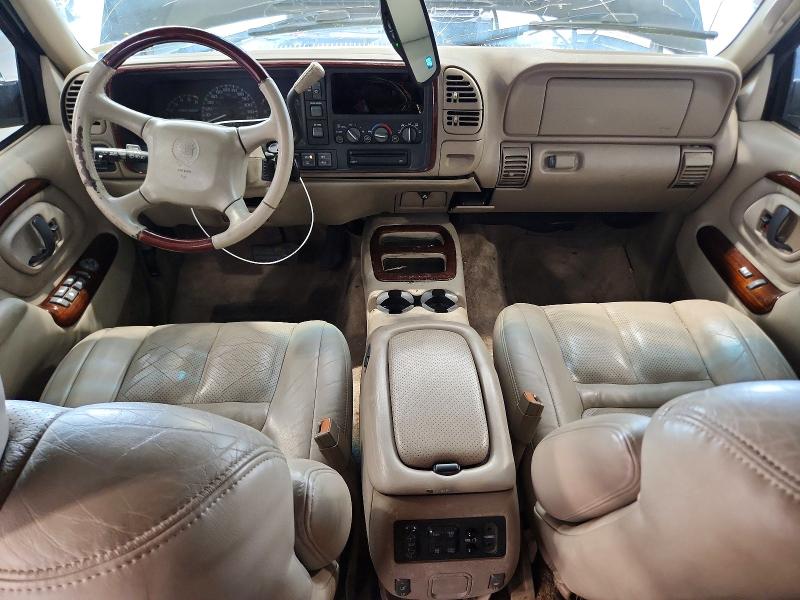 2000 Cadillac Escalade მანქანა იყიდება აუქციონზე, vin: 1GYEK63R8YR207931, აუქციონის ნომერი: 59744446