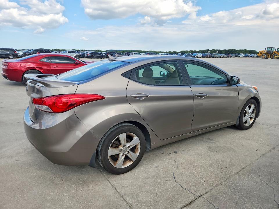 2013 Hyundai Elantra მანქანა იყიდება აუქციონზე, vin: 5NPDH4AE4DH422177, აუქციონის ნომერი: 61163146