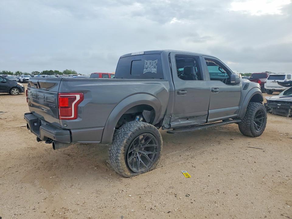 60870306 :رقم المزاد ، 1FTFW1RGXJFB81962 vin ، 2018 Ford F150 مزاد بيع