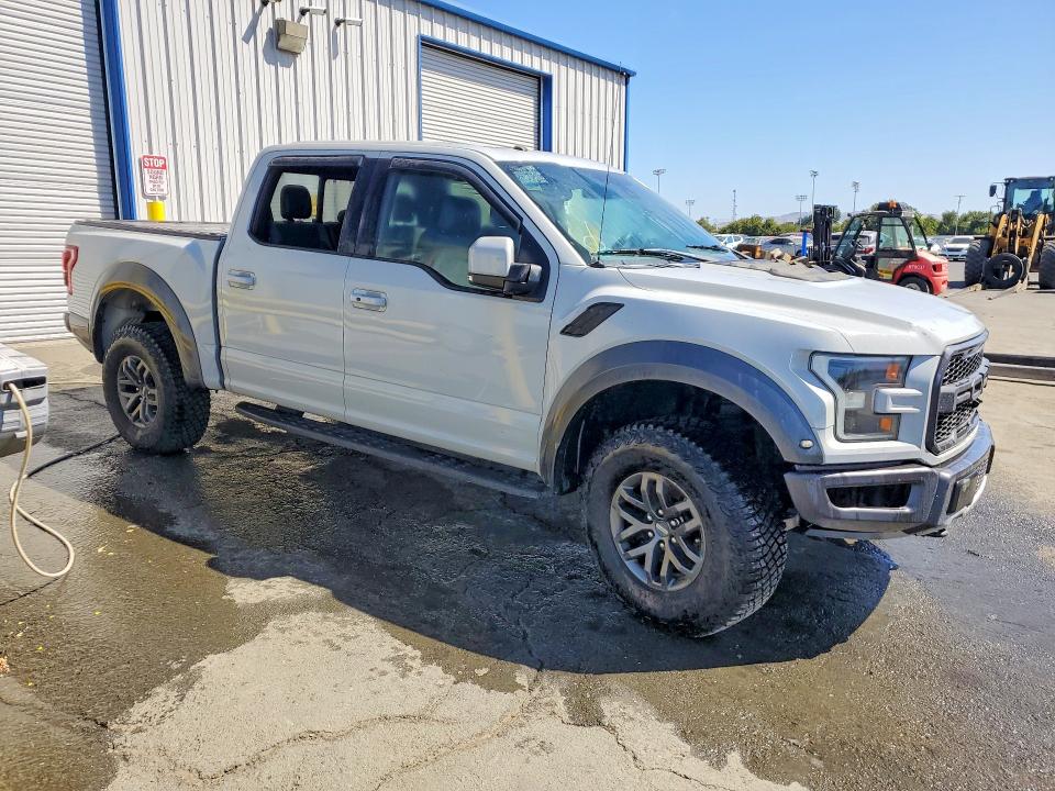 57887926 :رقم المزاد ، 1FTFW1RG4HFB32332 vin ، 2017 Ford F150 مزاد بيع