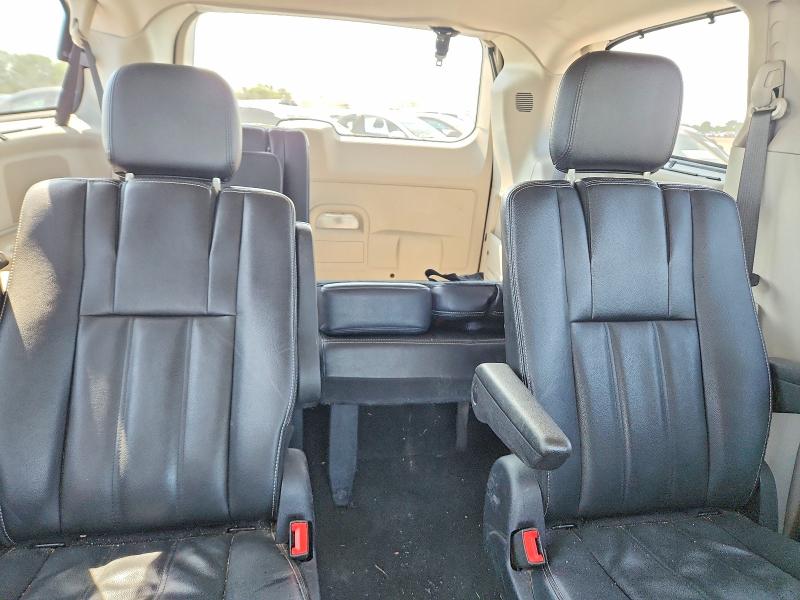 61538786 :رقم المزاد ، 2C4RC1BG5GR246900 vin ، 2016 Chrysler Town & Country مزاد بيع