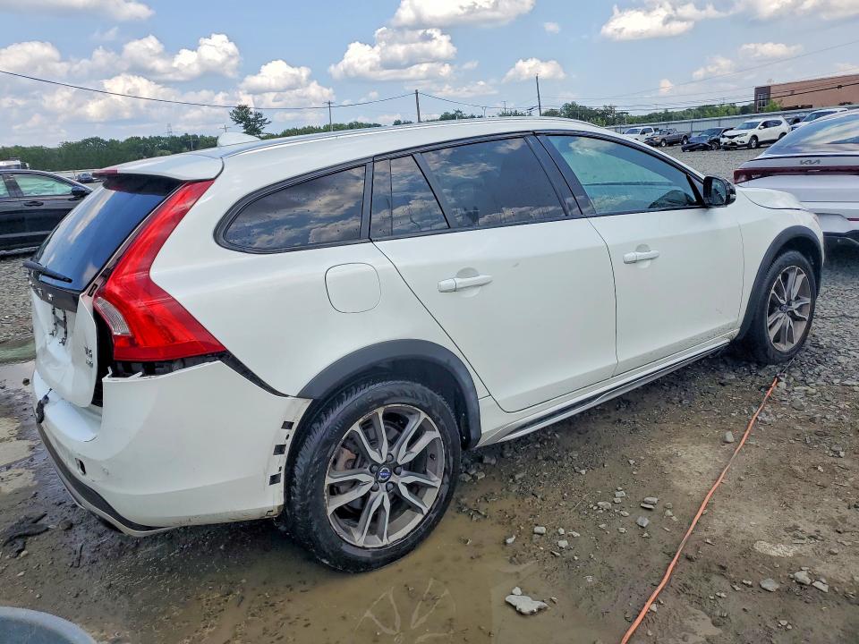 Продаж на аукціоні авто 2016 Volvo V60 Cross Country, vin: YV4612HK4G1018852, номер лоту: 62081016