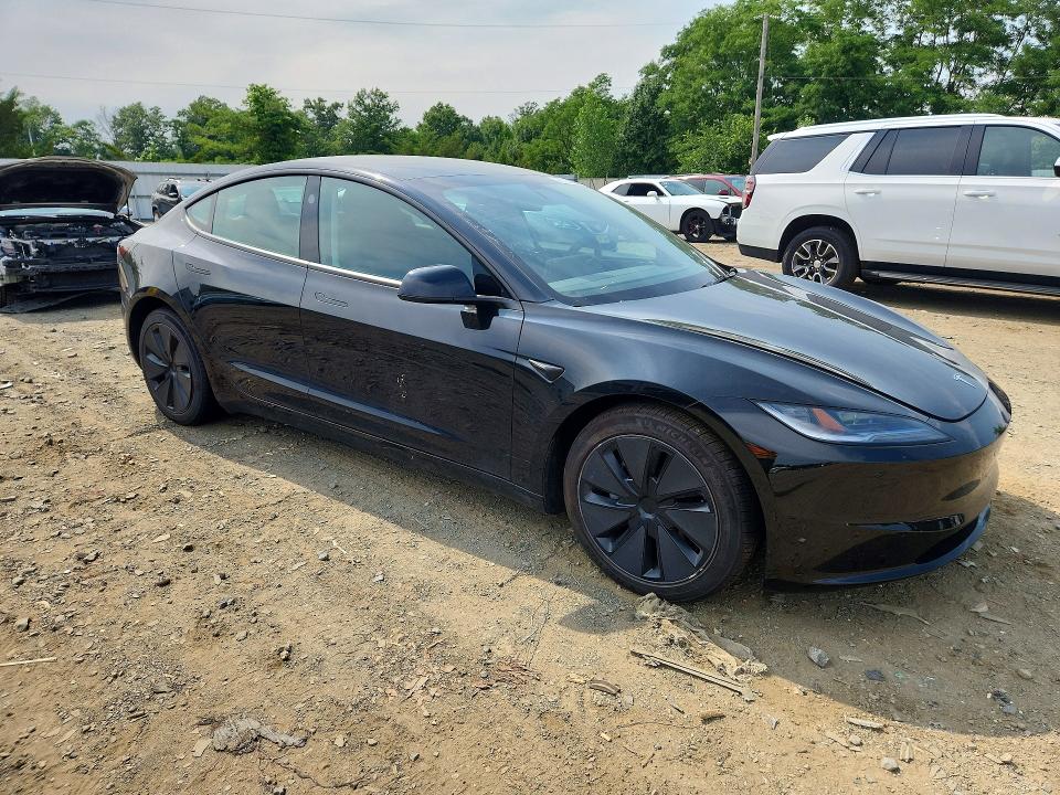 60225586 :رقم المزاد ، 5YJ3E1EB9SF076612 vin ، 2025 Tesla Model 3 مزاد بيع