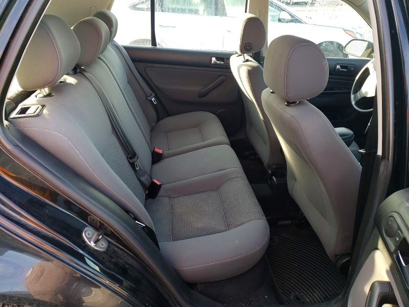 62153406 :رقم المزاد ، 9BWEL4BE2A4000241 vin ، 2010 Volkswagen City Golf مزاد بيع