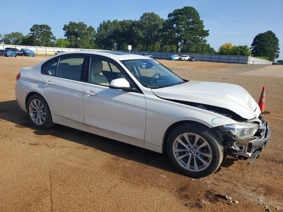 62761876 :رقم المزاد ، WBA8A9C57JAH13632 vin ، 2018 Bmw 320 مزاد بيع