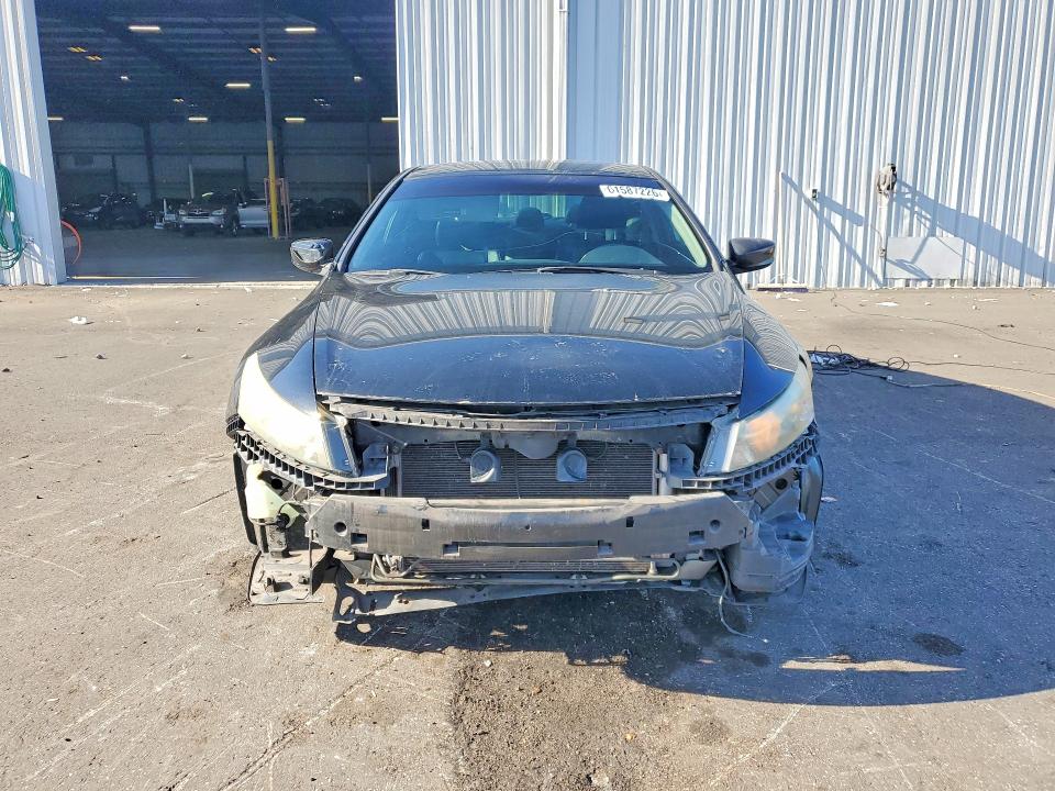 61587226 :رقم المزاد ، 1HGCS2B86BA005563 vin ، 2011 Honda Accord مزاد بيع