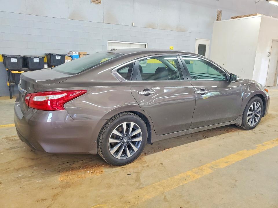62271356 :رقم المزاد ، 1N4AL3AP8HC245847 vin ، 2017 Nissan Altima مزاد بيع