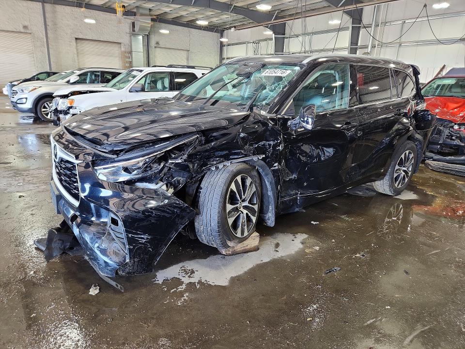 Продаж на аукціоні авто 2022 Toyota Highlander, vin: 5TDHZRBH5NS584030, номер лоту: 61054716