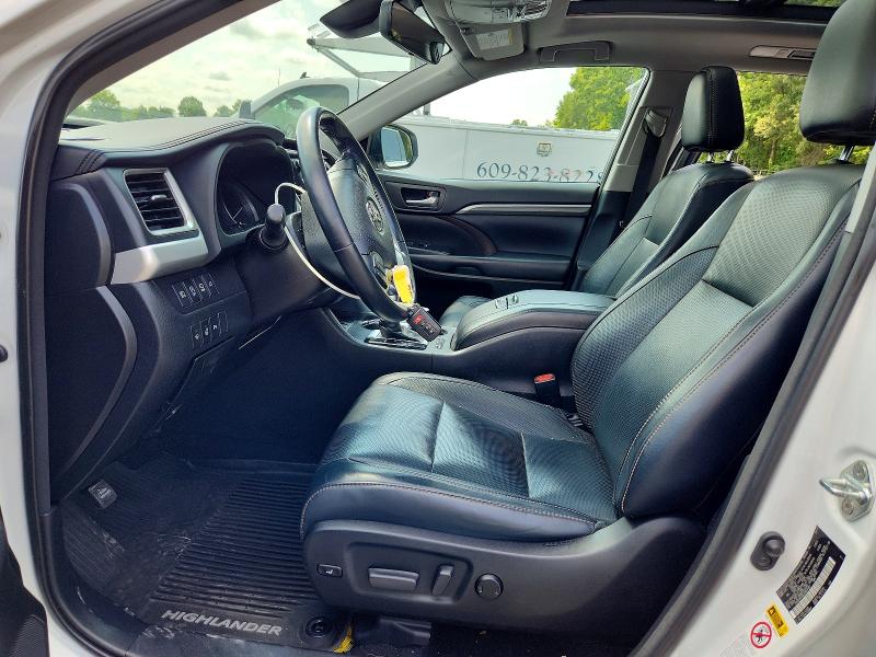 Продаж на аукціоні авто 2018 Toyota Highlander, vin: 5TDDZRFH8JS854497, номер лоту: 62285456