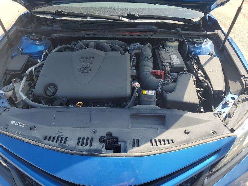 61417696 :رقم المزاد ، 4T1BZ1HKXJU006680 vin ، 2018 Toyota Camry مزاد بيع
