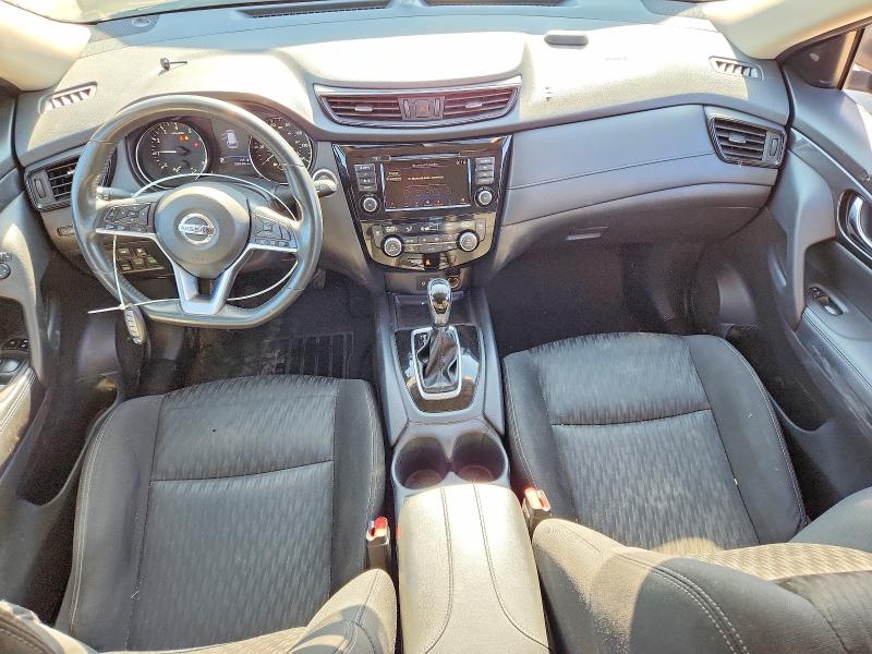 60977906 :رقم المزاد ، KNMAT2MV8JP585934 vin ، 2018 Nissan Rogue مزاد بيع