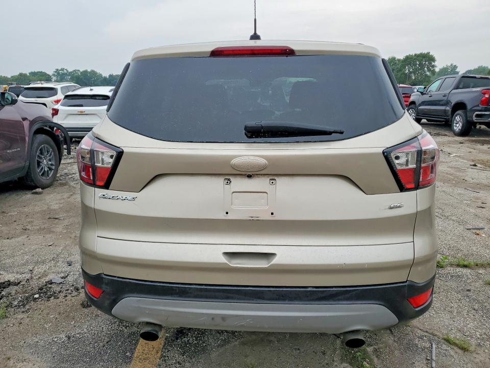 2017 Ford Escape მანქანა იყიდება აუქციონზე, vin: 1FMCU0GD9HUA99637, აუქციონის ნომერი: 61540666