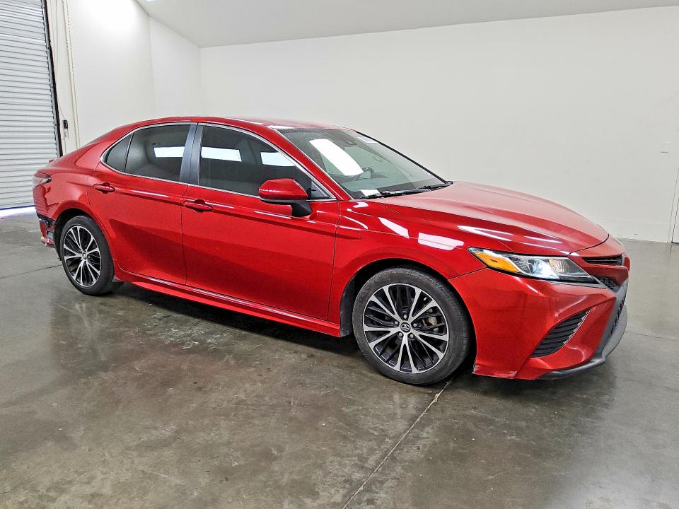 61781646 :رقم المزاد ، 4T1B11HK9KU286651 vin ، 2019 Toyota Camry مزاد بيع