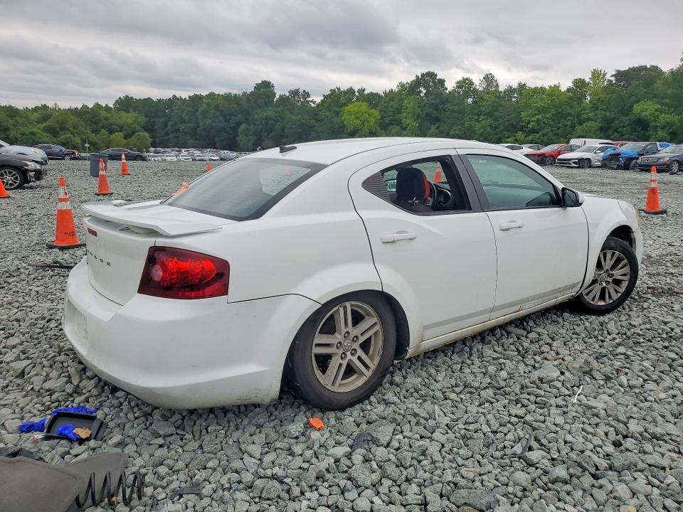 62323536 :رقم المزاد ، 1B3BD1FG4BN551983 vin ، 2011 Dodge Avenger مزاد بيع