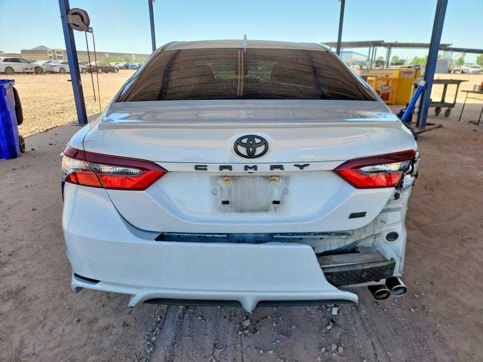59917676 :رقم المزاد ، 4T1G11AK4NU011080 vin ، 2022 Toyota Camry مزاد بيع