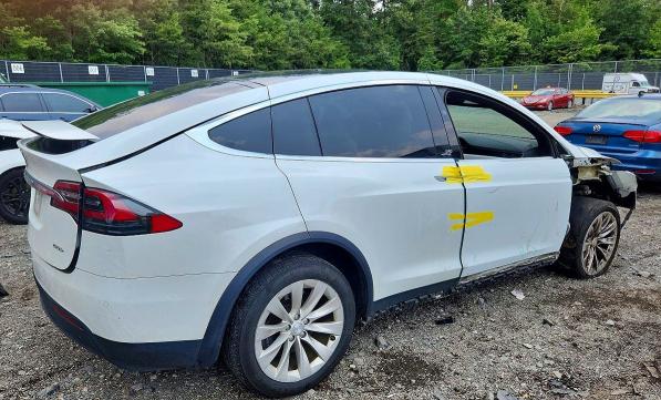 Продаж на аукціоні авто 2018 Tesla Model X, vin: 5YJXCBE24JF116803, номер лоту: 61958766