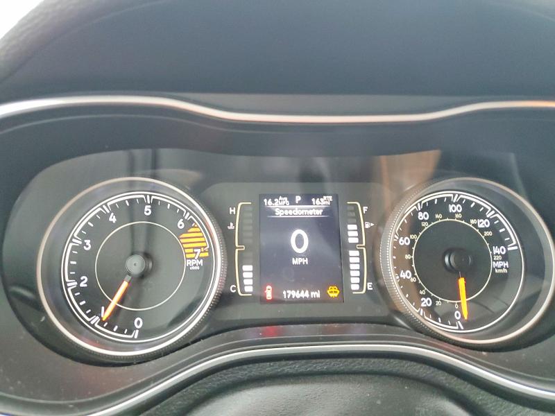 62301476 :رقم المزاد ، 1C4PJLLB8KD151304 vin ، 2019 Jeep Cherokee مزاد بيع