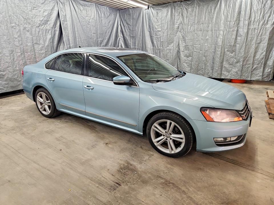 61445686 :رقم المزاد ، 1VWCN7A38DC061839 vin ، 2013 Volkswagen Passat مزاد بيع