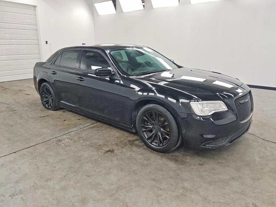 61816756 :رقم المزاد ، 2C3CCAAG4HH588129 vin ، 2017 Chrysler 300 مزاد بيع