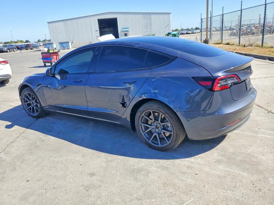 62681726 :رقم المزاد ، 5YJ3E1EB2NF319634 vin ، 2022 Tesla Model 3 مزاد بيع
