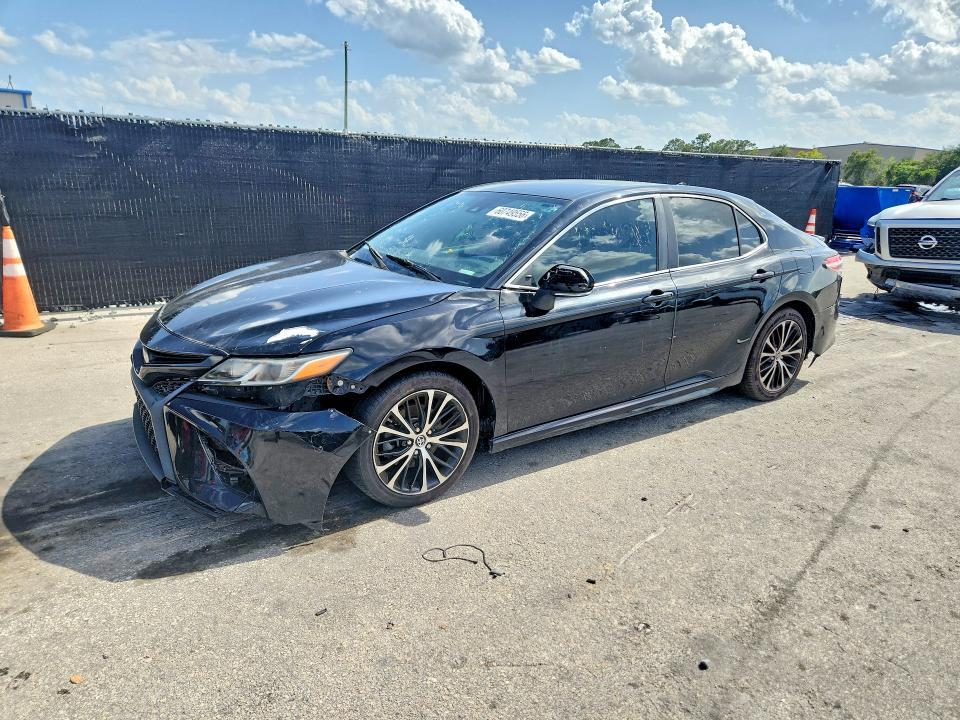 60749556 :رقم المزاد ، 4T1B11HK3KU711393 vin ، 2019 Toyota Camry مزاد بيع