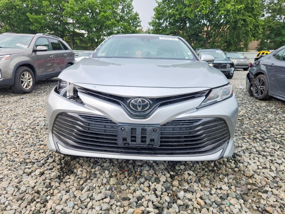 Продаж на аукціоні авто 2018 Toyota Camry, vin: 4T1B11HK0JU108187, номер лоту: 61488126