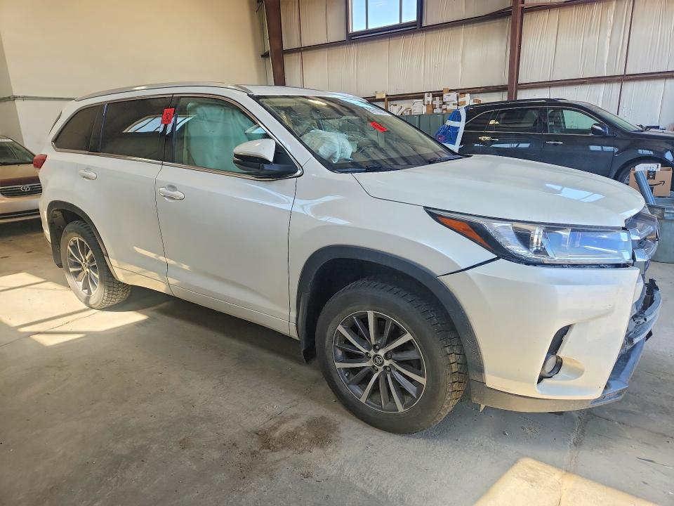 59710096 :رقم المزاد ، 5TDJZRFH9JS850137 vin ، 2018 Toyota Highlander مزاد بيع