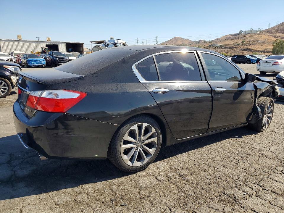 61321466 :رقم المزاد ، 1HGCR2F50FA132696 vin ، 2015 Honda Accord مزاد بيع