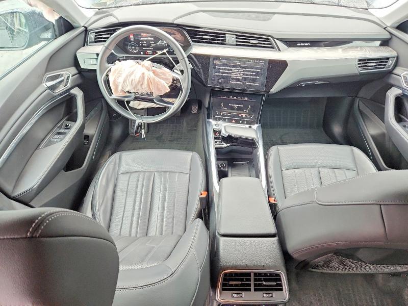 60362766 :رقم المزاد ، WA1LAAGEXNB005293 vin ، 2022 Audi E-tron مزاد بيع