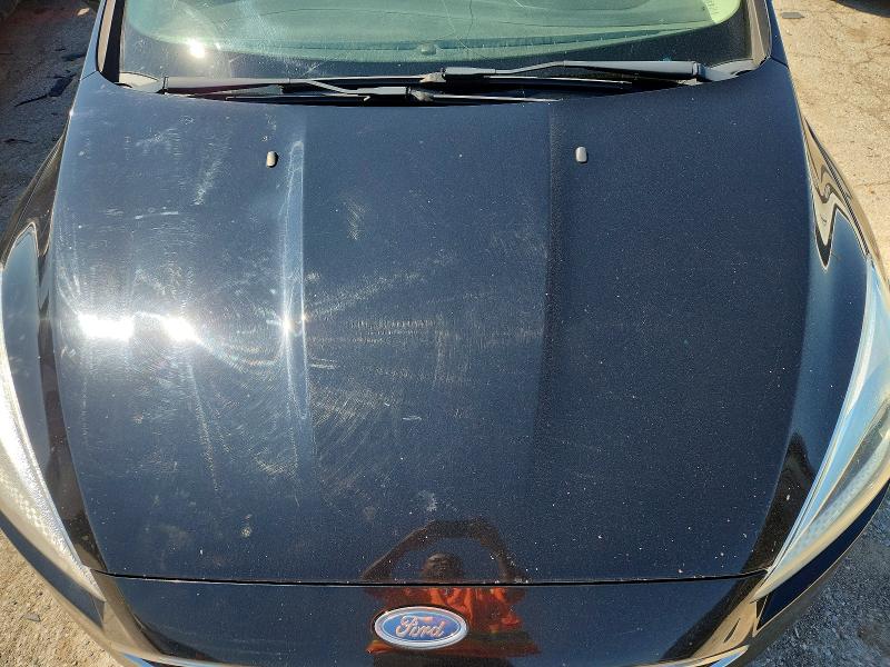 60466306 :رقم المزاد ، 1FADP3F20JL327768 vin ، 2018 Ford Focus مزاد بيع
