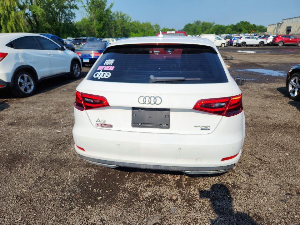 Продаж на аукціоні авто 2016 Audi A3, vin: WAUVPBFF6GA130732, номер лоту: 58798926