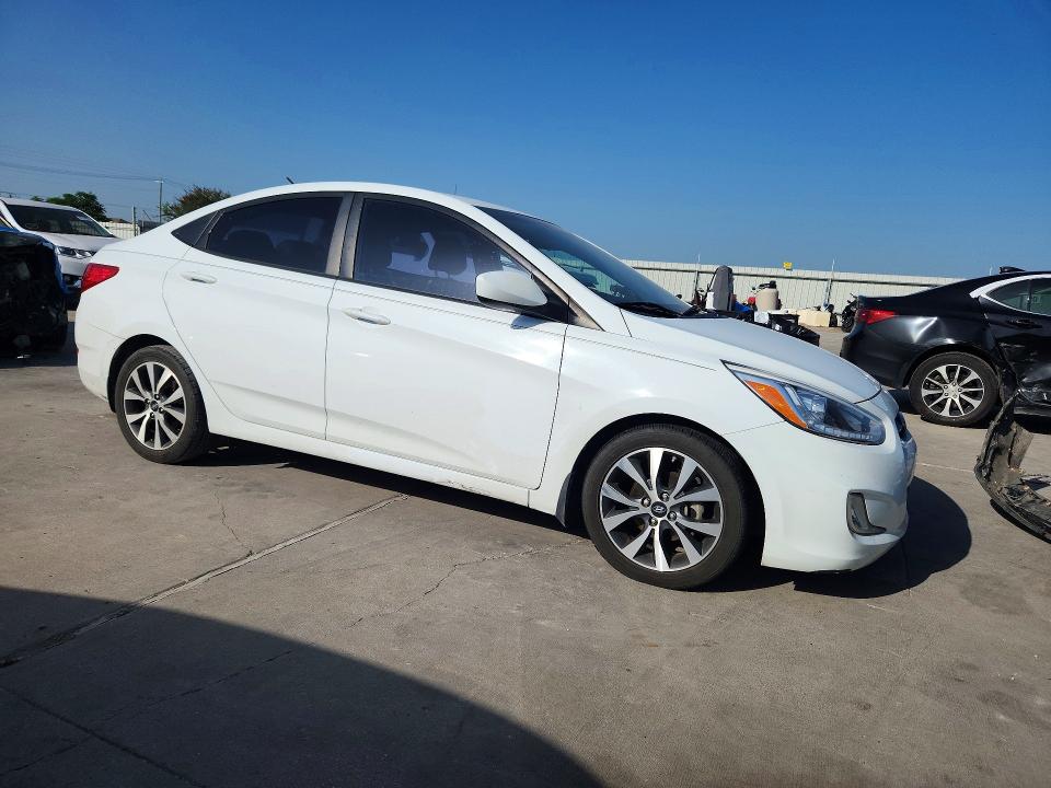 61898216 :رقم المزاد ، KMHCU4AE6FU822138 vin ، 2015 Hyundai Accent مزاد بيع