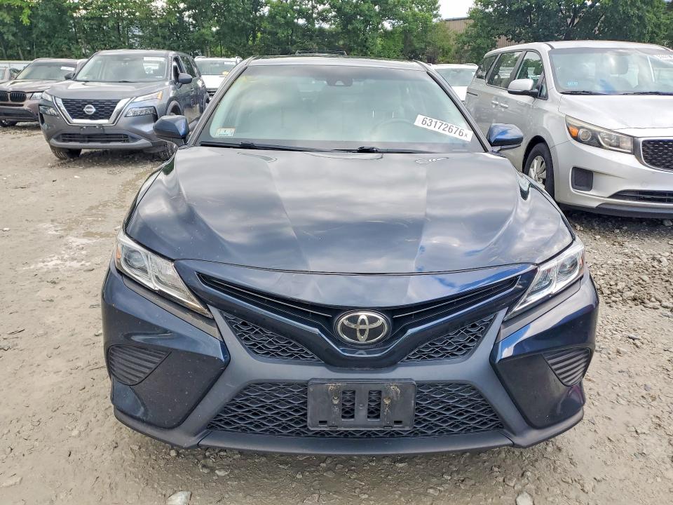 63172676 :رقم المزاد ، 4T1B11HK1KU685666 vin ، 2019 Toyota Camry مزاد بيع