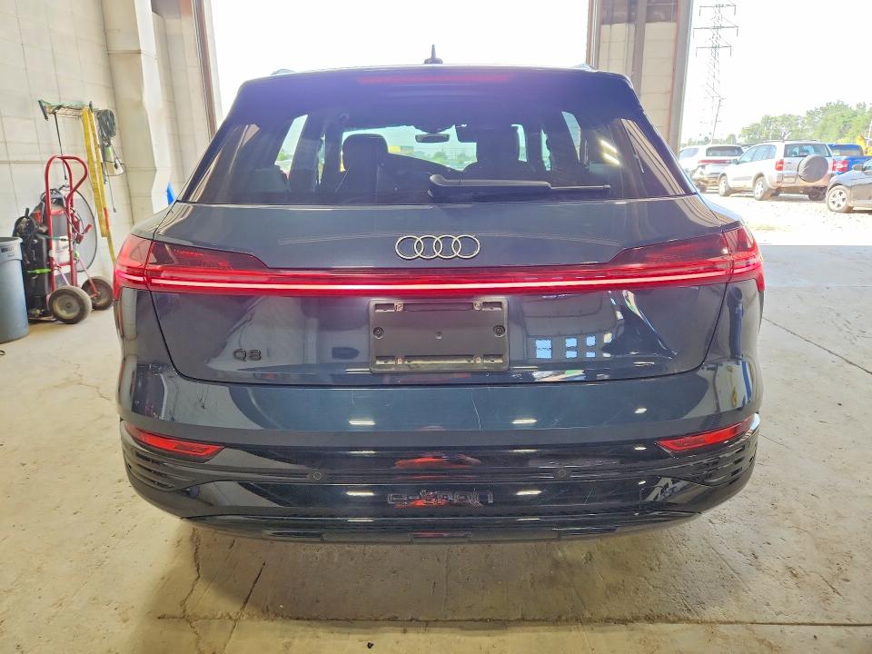 61146816 :رقم المزاد ، WA15AAGE9RB014338 vin ، 2024 Audi Q8 E-tron مزاد بيع