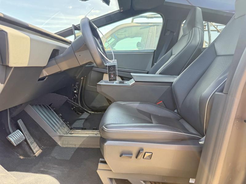 57438226 :رقم المزاد ، 7G2CEHEE2SA061608 vin ، 2025 Tesla Cybertruck مزاد بيع