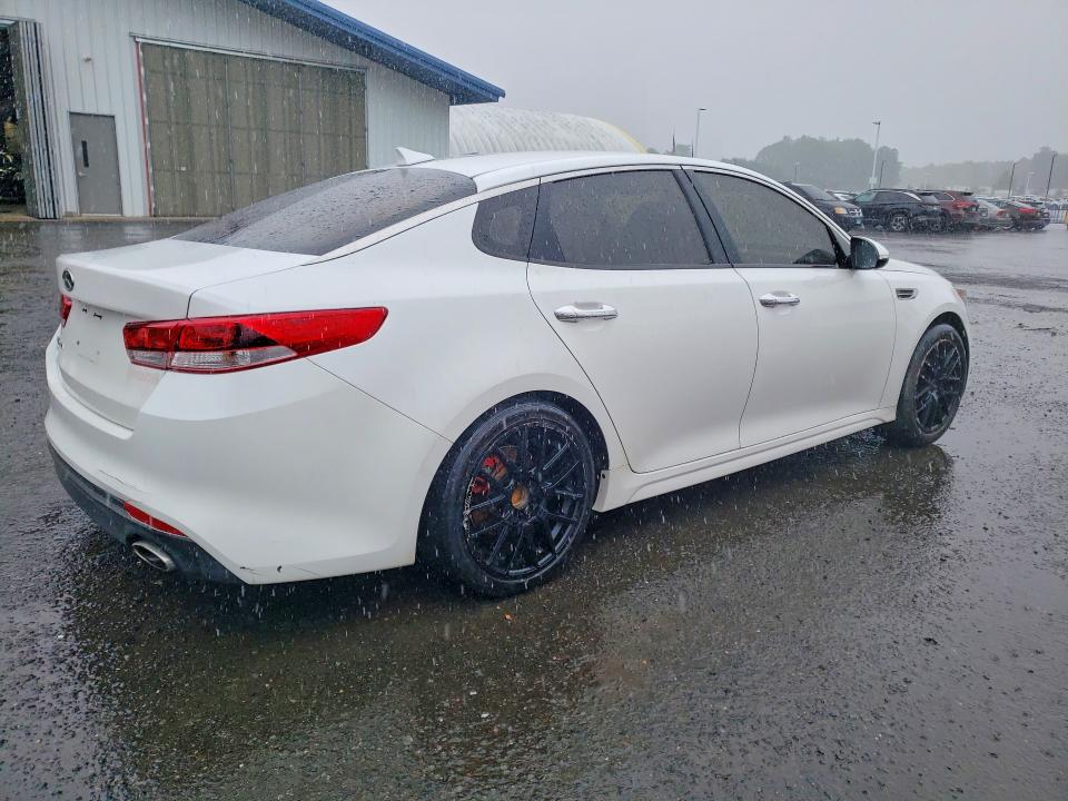 Продажа на аукционе авто 2017 Kia Optima, vin: 5XXGT4L39HG123177, номер лота: 63285396