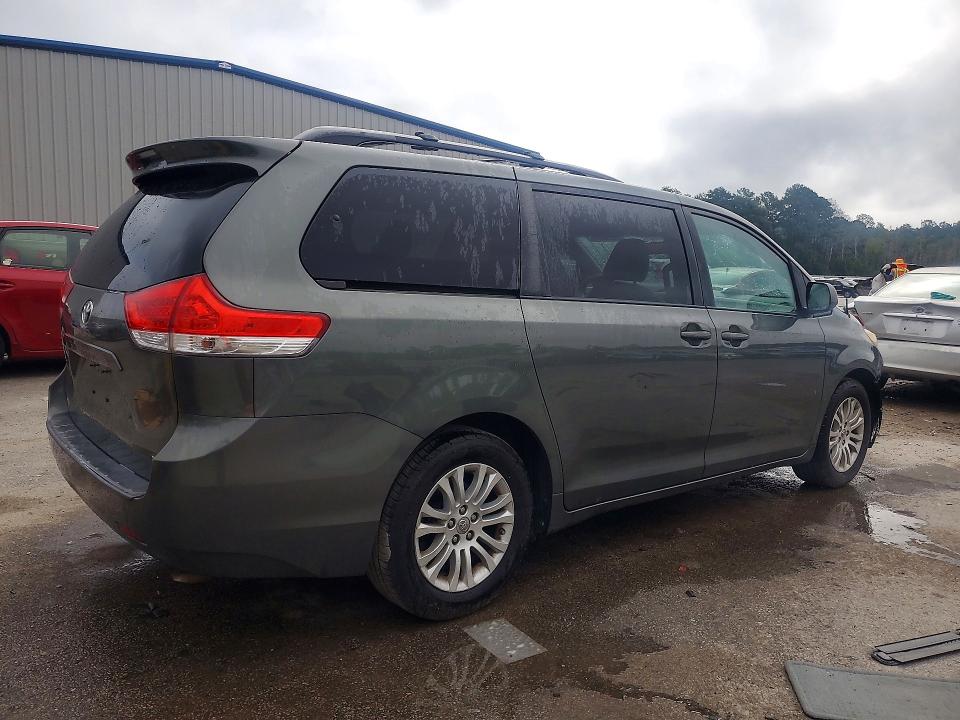 59246106 :رقم المزاد ، 5TDYK3DC8ES437526 vin ، 2014 Toyota Sienna مزاد بيع